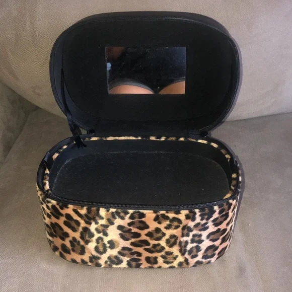 Large cheetah train case - Picture 3 of 4